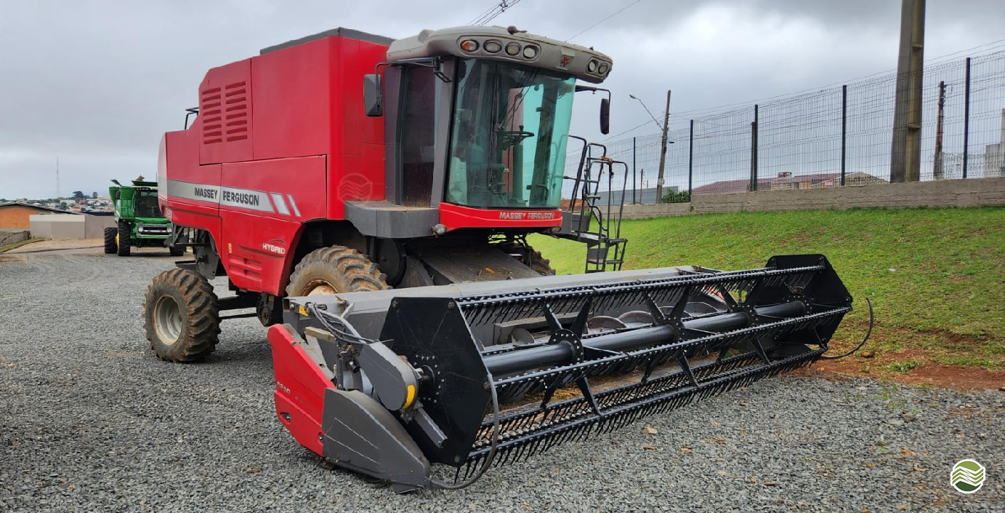 COLHEITADEIRA MASSEY FERGUSON MF 5690 Machine Tratores LAVRAS MINAS GERAIS MG